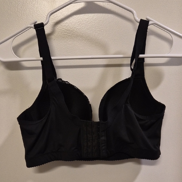 Elegant Black Lace Bra - Picture 2 of 5